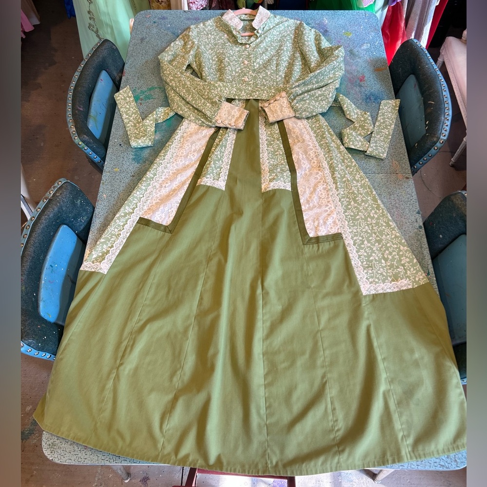 70 Green Gunne-esk Set - Picture 6 of 16
